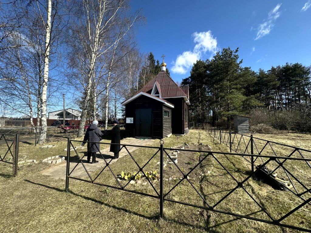 Пениковское кладбище храм